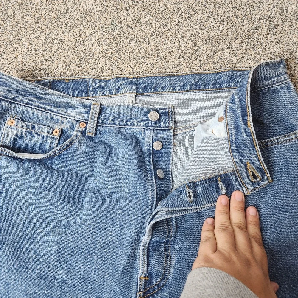 Vintage Levis 501 Jeans Men 40x30 Blue Denim Straight Leg Button Fly Made in USA